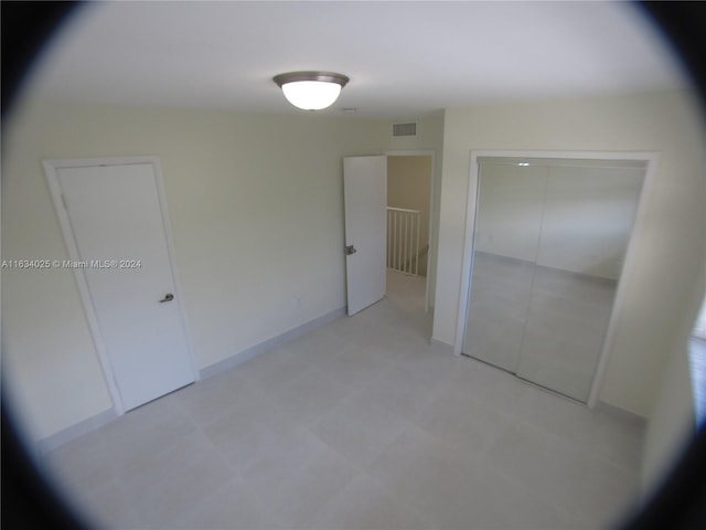 unfurnished bedroom featuring a closet