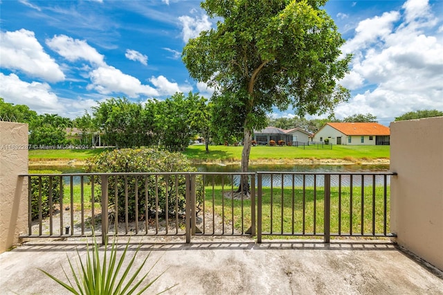 view of gate featuring a lawn