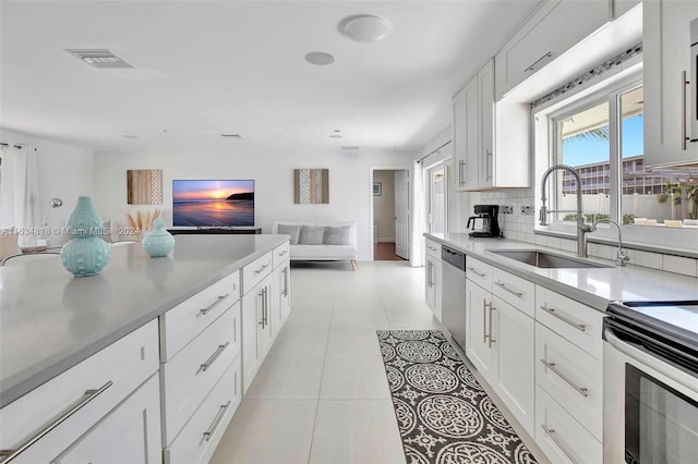 dining area featuring light tile patterned floors