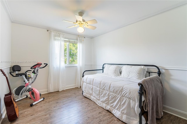 bedroom featuring ornamental molding, hardwood / wood-style floors, and ceiling fan