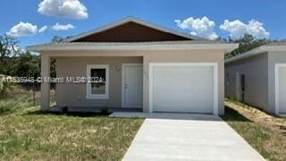 view of front facade featuring a garage