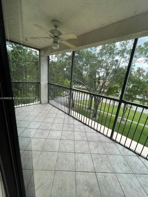 balcony with ceiling fan