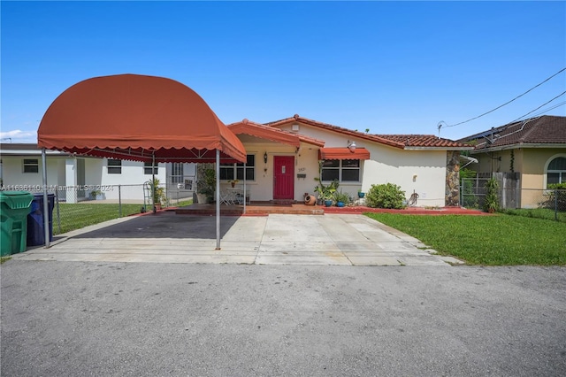 view of front of house featuring a front yard