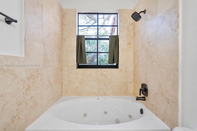 full bathroom featuring shower / tub combo, vanity, toilet, and ceiling fan