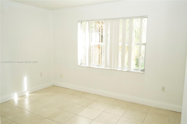 unfurnished room featuring light tile patterned floors