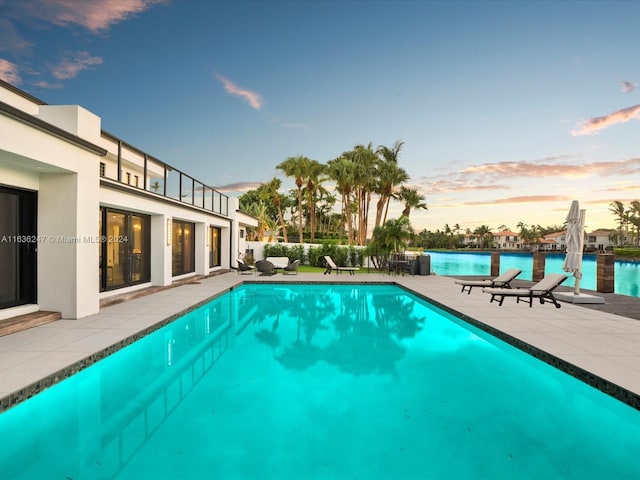 view of pool at dusk