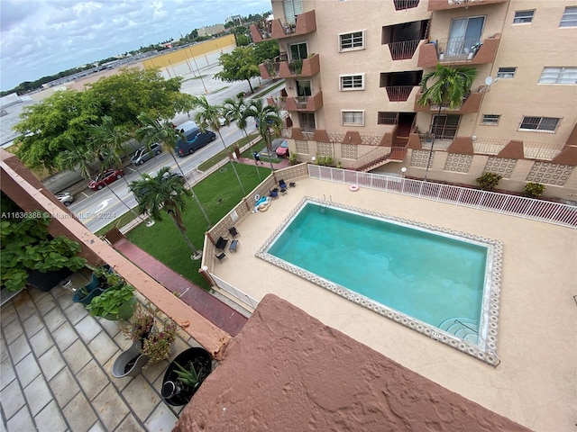 view of swimming pool