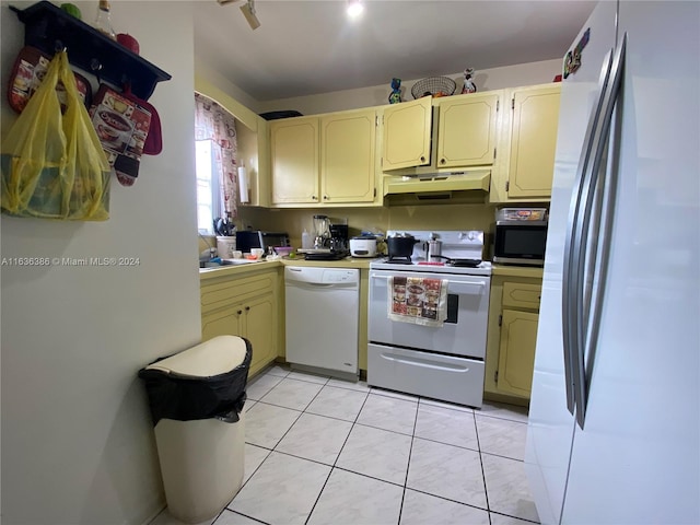 kitchen featuring light tile patterned floors, sink, and stainless steel appliances