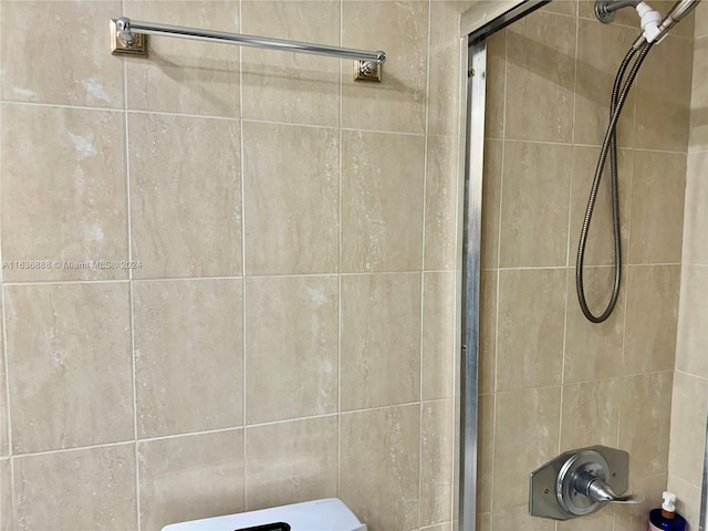 bathroom with a tile shower