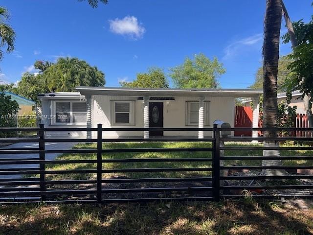 view of front of property featuring fence