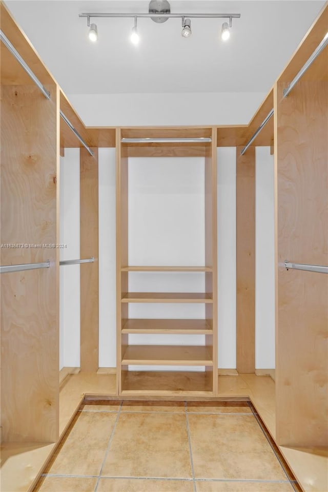 spacious closet featuring light tile patterned floors