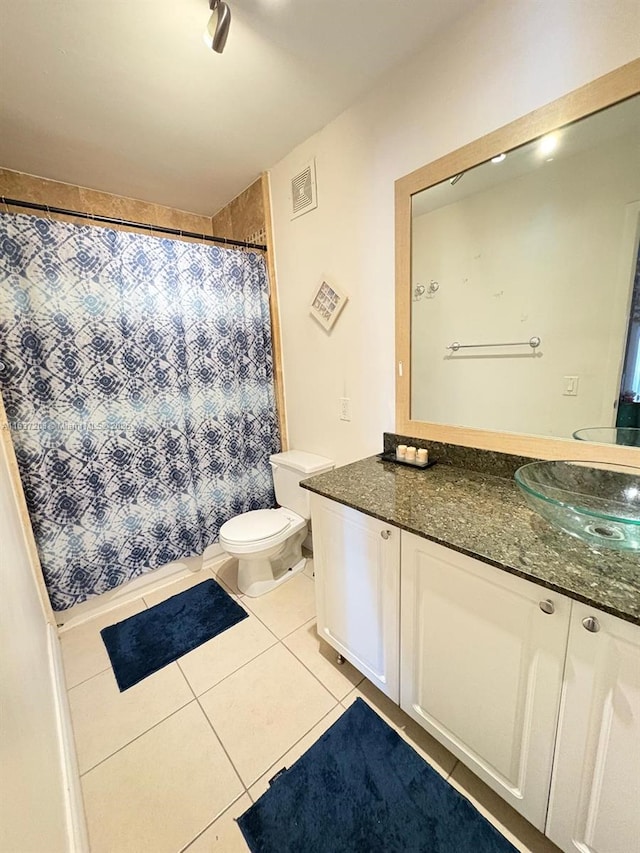 full bath with vanity, visible vents, toilet, a shower with shower curtain, and tile patterned floors