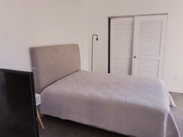 bedroom featuring a closet