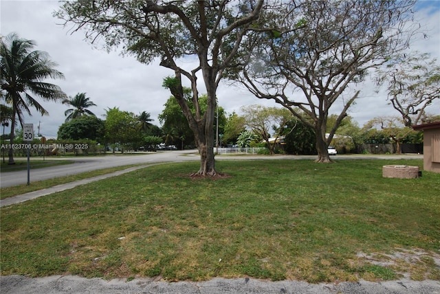 1801 NE 176th St, North Miami Beach, FL 33162 - view of yard