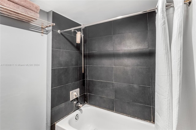 bathroom featuring shower / tub combo with curtain