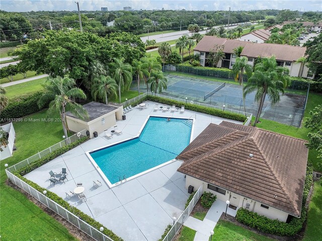 view of swimming pool with a patio and a yard