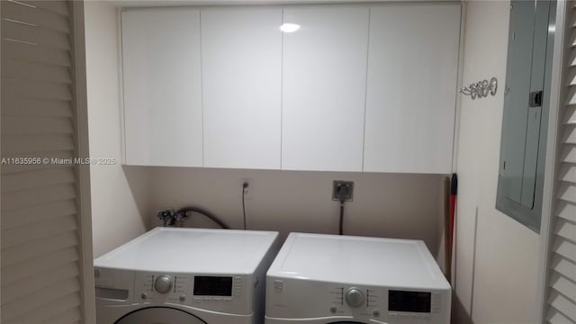 laundry room with cabinets and independent washer and dryer