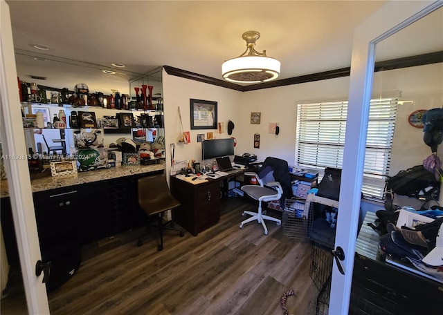 office area with ornamental molding, dark wood-type flooring, and built in desk