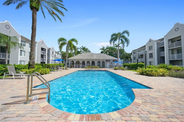 view of swimming pool