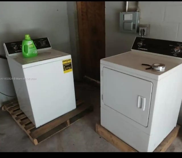 clothes washing area with independent washer and dryer