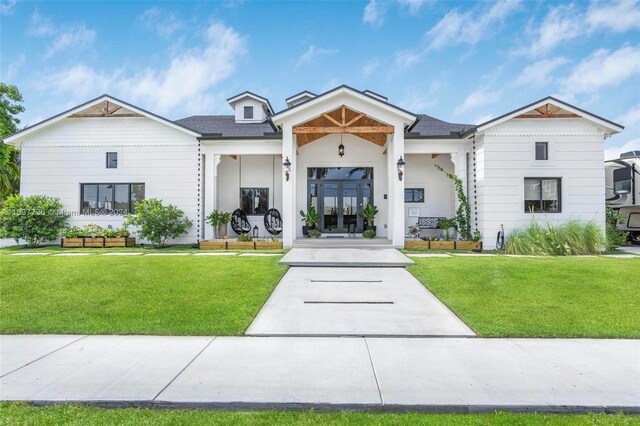 view of front of property with a front yard