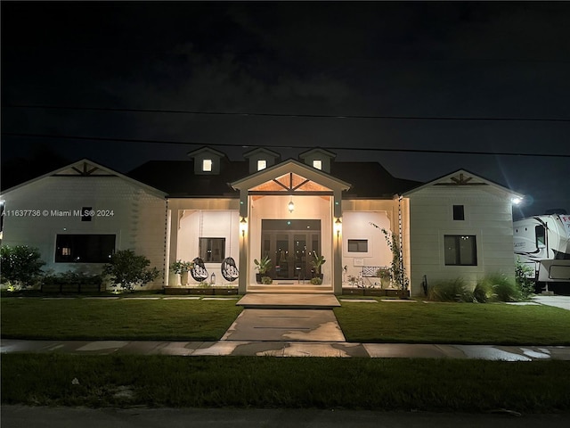 view of front of house featuring a yard