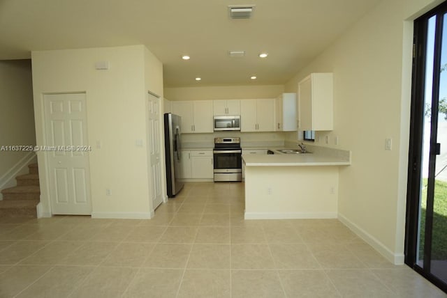 kitchen with visible vents, baseboards, light countertops, recessed lighting, and stainless steel appliances