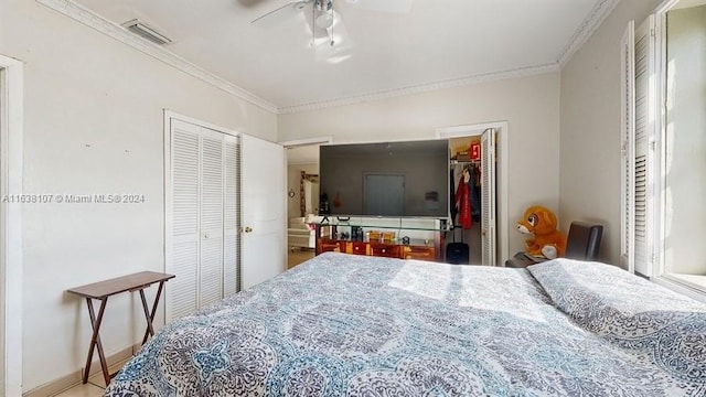 bedroom featuring ceiling fan and crown molding