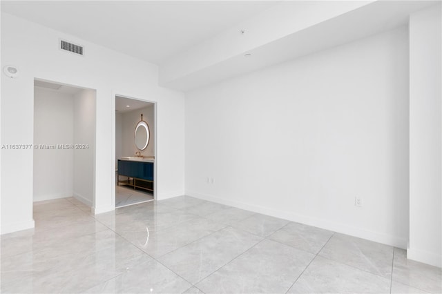 spare room featuring light tile patterned floors