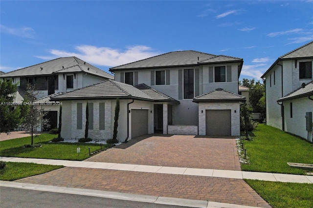 view of front of home featuring a front lawn and a garage