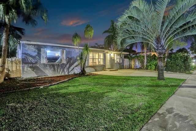 view of front of home featuring a lawn