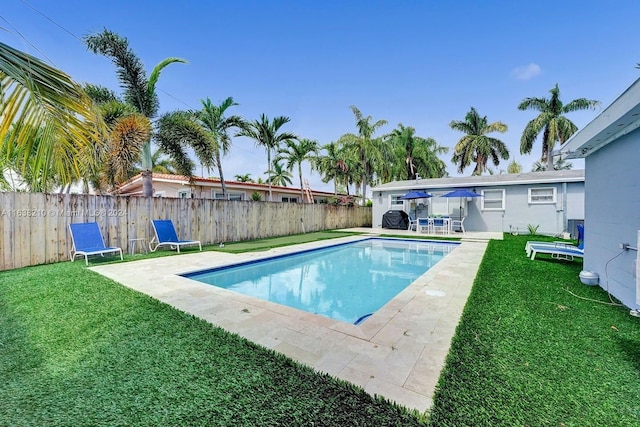 view of pool featuring a yard