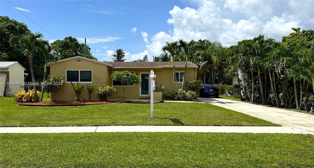 view of front of house featuring a front yard