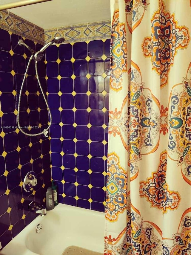bathroom with shower / tub combo with curtain