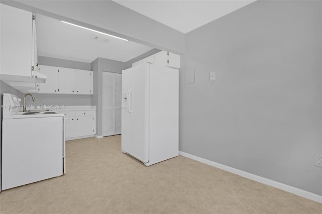 laundry area with washer / dryer, sink, and light tile patterned floors