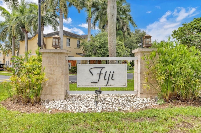 view of community / neighborhood sign