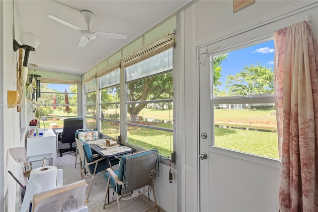 sunroom / solarium featuring ceiling fan