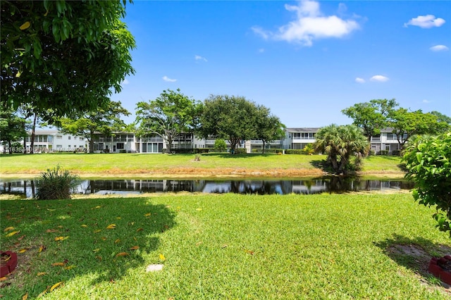 view of yard featuring a water view