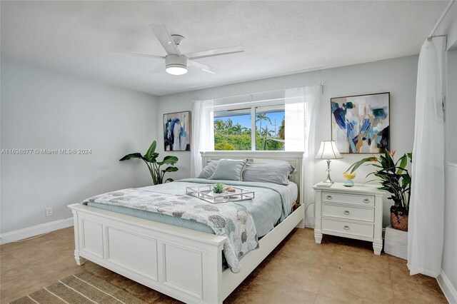 bedroom featuring a textured ceiling and ceiling fan