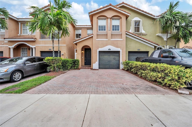 view of front of property featuring a garage