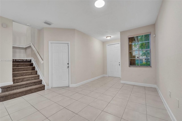 spare room featuring light tile patterned floors