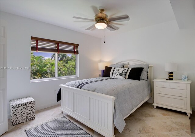 bedroom with ceiling fan