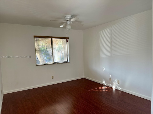 unfurnished room with dark wood-type flooring and ceiling fan