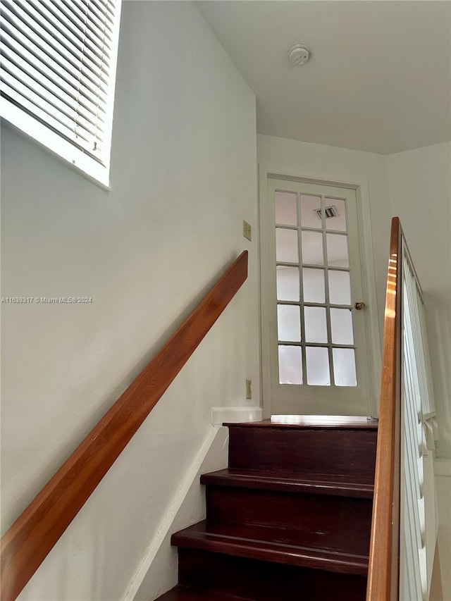 stairway featuring a healthy amount of sunlight