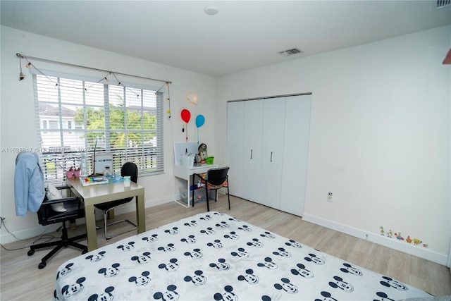 office area with light hardwood / wood-style floors