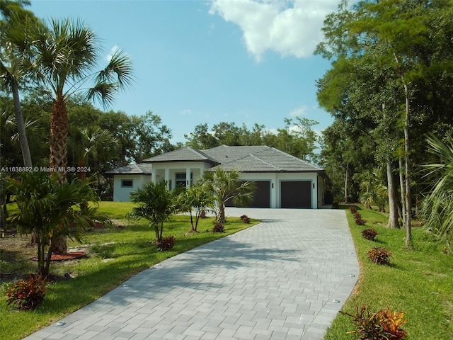 view of front of home featuring a front lawn