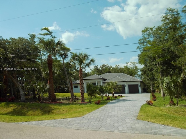 view of front facade with a front yard