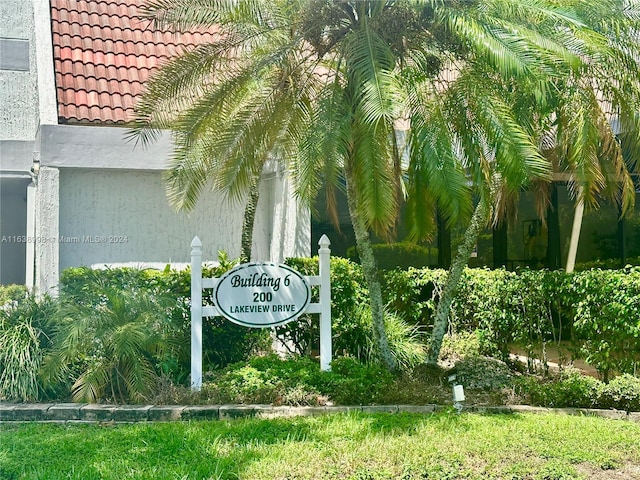 view of community / neighborhood sign