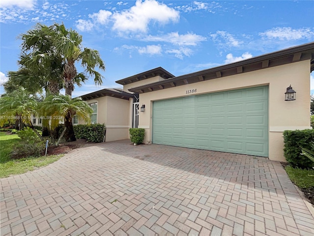 view of front facade featuring a garage