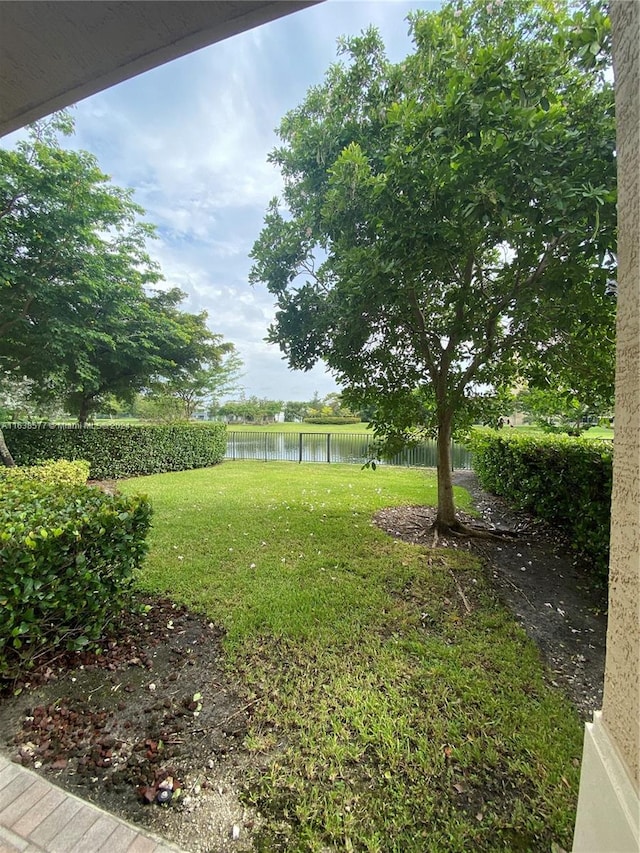 view of yard featuring a water view